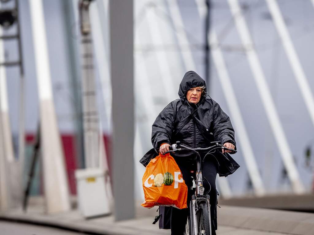 Op verschillende plekken in Nederland wateroverlast door regenval
