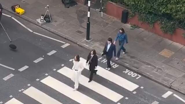'Beatles' lopen over beroemd zebrapad voor nieuwe filmserie