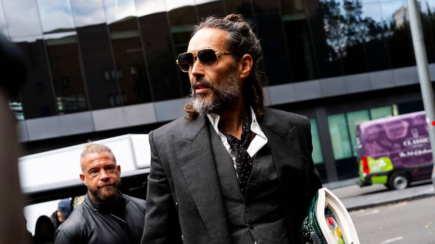 Slachtoffer zegt dat Russell Brand 'monsterlijk' werd voor vermeende verkrachting