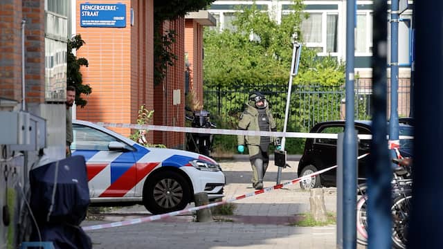 Massale inzet van hulpdiensten na crash van auto met mogelijke explosieven in Amsterdam