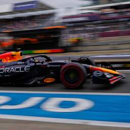 Verstappen komt beter voor de dag in slottraining op koeler Silverstone
