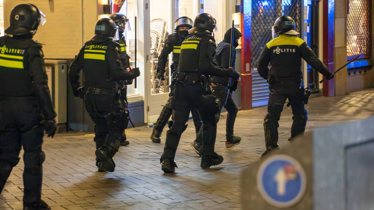 Eerste aanklachten na geweld in Amsterdam: onder meer poging tot