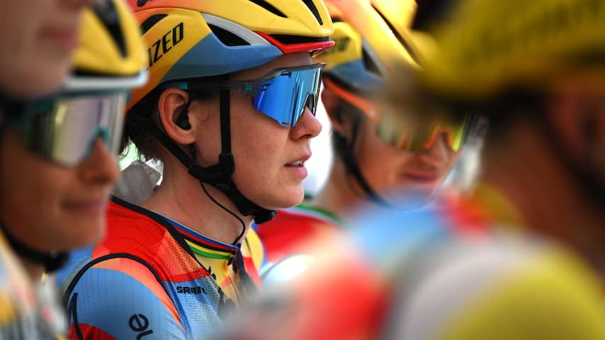 Van der Breggen lijkt goed klassement in Tour op te geven: 'Gaat niet zoals ze wil'