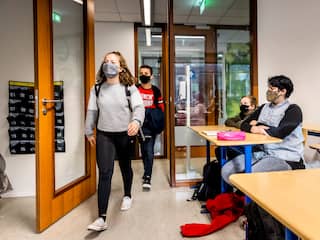 Middelbare scholieren moeten onderling weer 1,5 meter afstand houden
