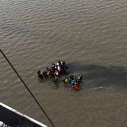 32 wadlopers bij Ameland van wad gered na onderkoelingsverschijnselen