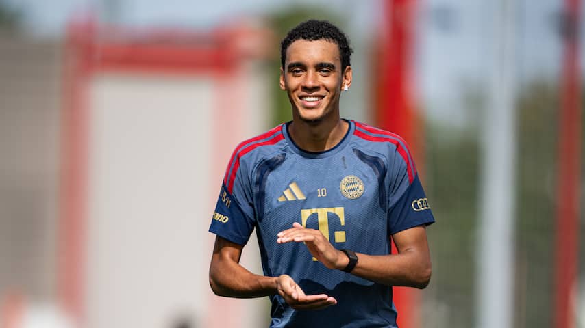Musiala dicht bij rentree voor Bayern na onwelwordingen: 'Gaat goed met hem'