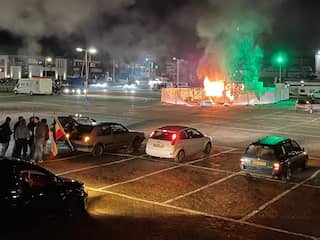 Meerdere protesten tegen avondklok, noodbevel op Urk na brand in teststraat