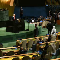 VN-zaal stroomt leeg bij start speech Netanyahu: 'Jullie zijn morele lafaards'