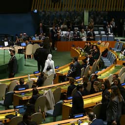 VN-zaal stroomt leeg bij start speech Netanyahu: 'Jullie zijn morele lafaards'