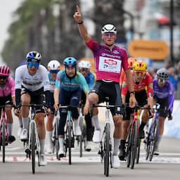 Van der Poel geeft Van Aert en Ganna het nakijken in spectaculaire finale Tirreno