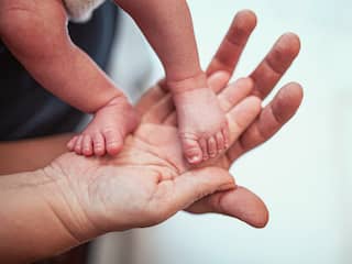 Australische vrouw bevalt van andermans baby door fout bij ivf-kliniek