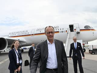 Wie is Friedrich Merz, Merkels tegenpool die na afgang aantreedt?