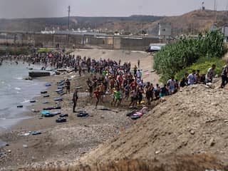 18 doden bij bestorming door migranten in Ceuta, Spanje zet leger in