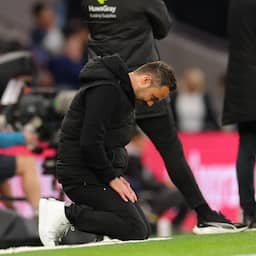 Tottenham-coach De Zerbi beschermt Tel met 'kus en knuffel' na knullige actie