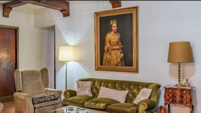 Foto bij Argentijns stel geeft door nazi's gestolen schilderij terug aan erfgenaam