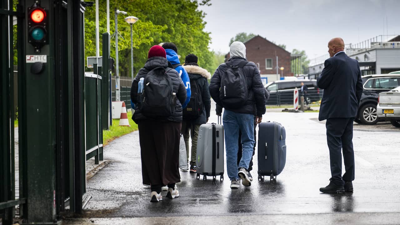 Amsterdam vangt 230 extra vluchtelingen op om druk op Ter Apel te verlichten