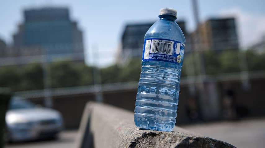 Hoe voorkom je dat je te veel water drinkt? 'Gebruik urine als graadmeter'