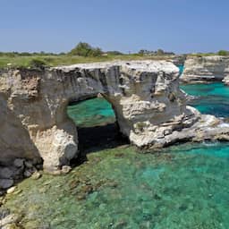 Beroemde 'liefdesboog' Italië ingestort op Valentijnsdag na storm en regen