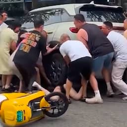 Video | Heldhaftige Chinezen tillen SUV op om spartelend meisje te redden