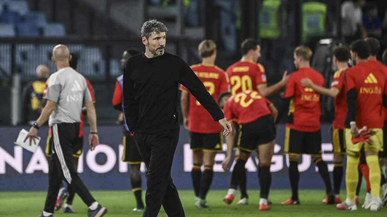 Foto bij Van Bommel vindt zege op Italië mooi begin bij België en looft scorende Godts