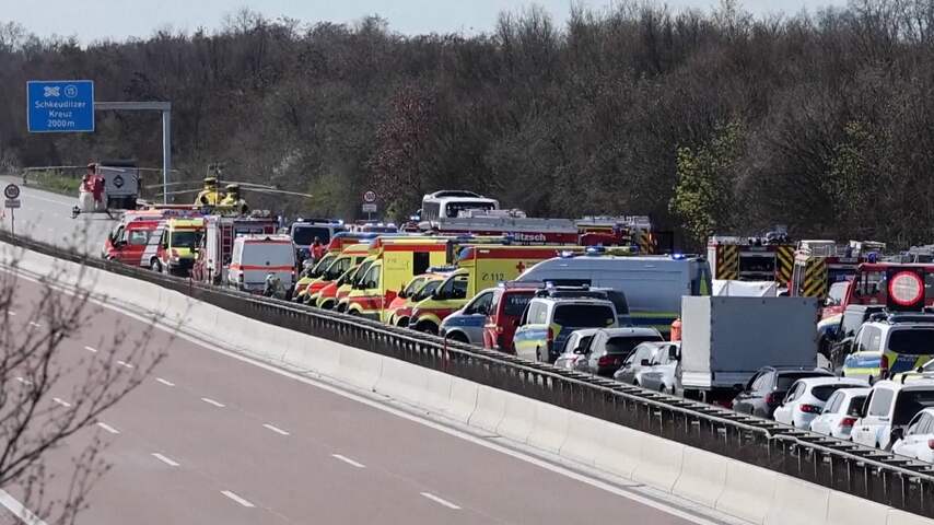 Hulpdiensten massaal aanwezig na dodelijk busongeval Leipzig
