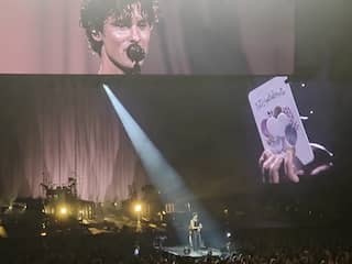 Shawn Mendes doet gender reveal voor fan in Ziggo Dome