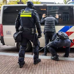 Rustig verlopen anti-immigratieprotest mondt alsnog uit in aanhoudingen