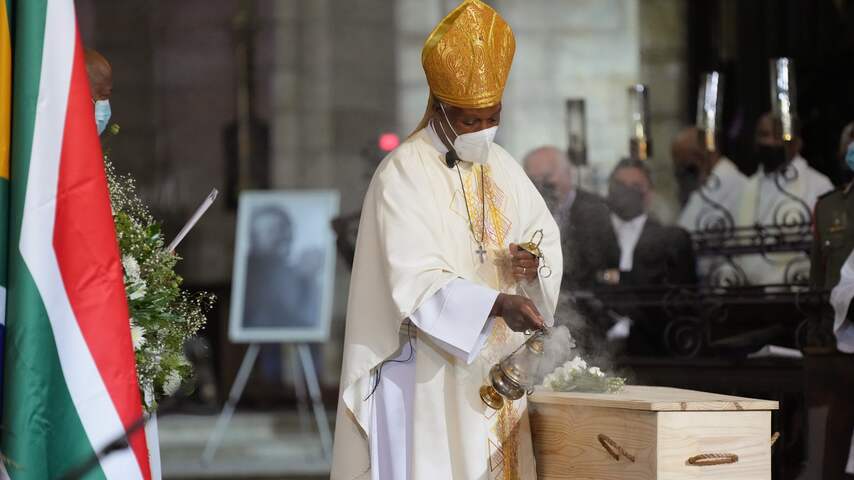 Zuid-Afrika neemt in sobere stijl afscheid van Desmond Tutu