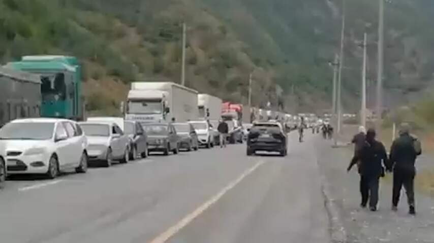 Russen staan uren in de file bij grenzen met buurlanden