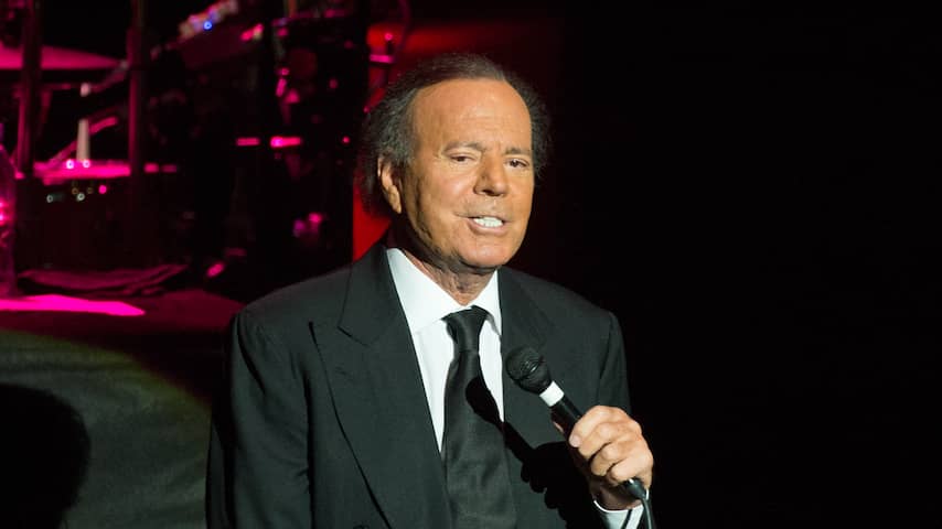 Julio Iglesias door zijn oud-personeel beschuldigd van misbruik en verkrachting | Muziek | NU.nl