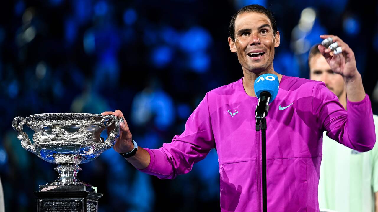 Djokovic feliciteert Nadal met recordtitel: 'Vechtlust gaf de doorslag'