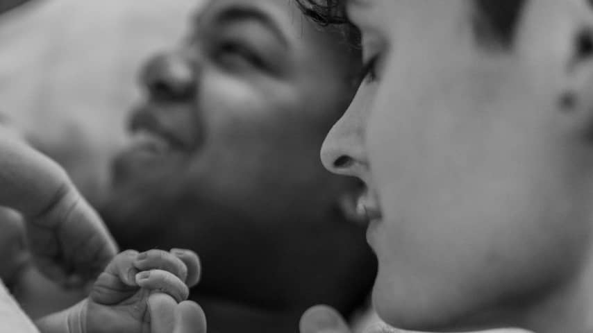 Thorn de Vries en Mandy Woelkens verwelkomen eerste kind | Achterklap