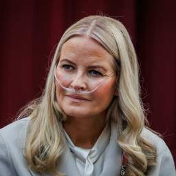 Noorse koningin Mette-Marit in ziekenhuis na complicaties door longtransplantatie