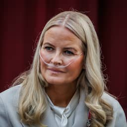 Noorse koningin Mette-Marit naar ziekenhuis na complicaties longtransplantatie