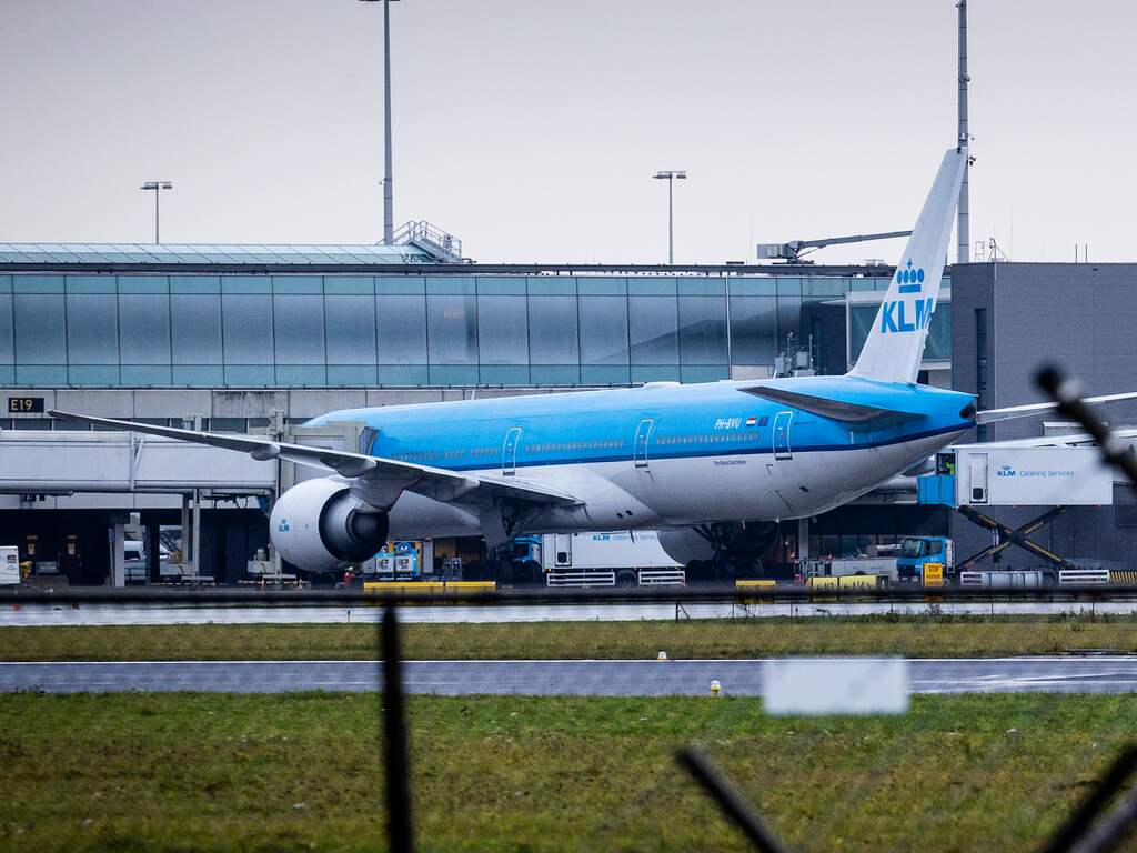 Speciale coronateststraat op Schiphol voor reizigers uit Zuid-Afrika