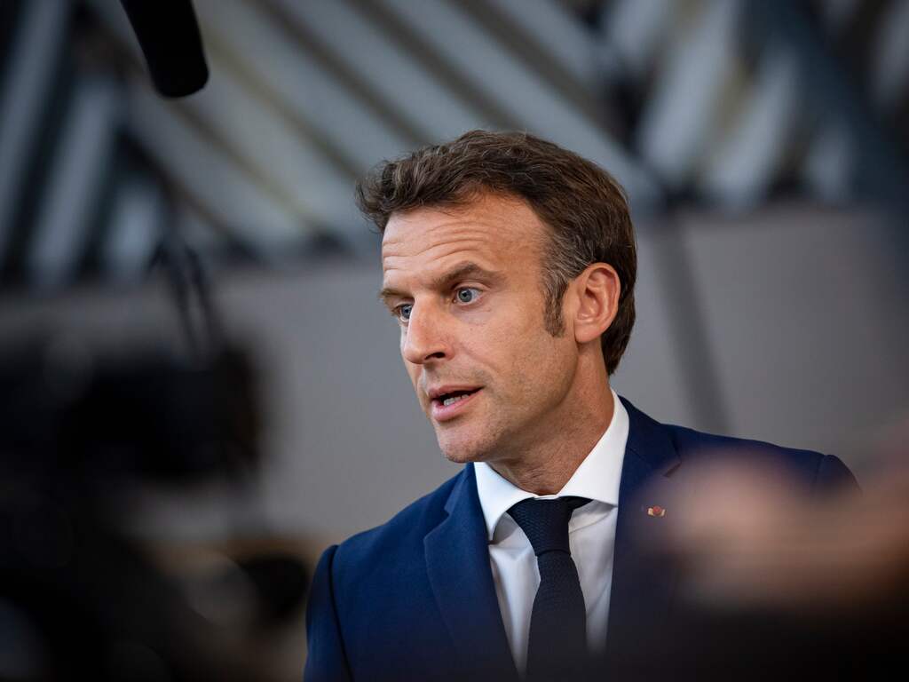 Macron aan leiding in Franse parlementsverkiezingen, maar meerderheid onzeker