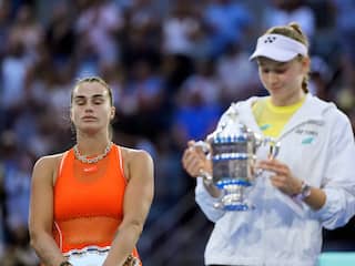 Rybakina wint als nieuwe nummer één ook in US Open-finale van Sabalenka