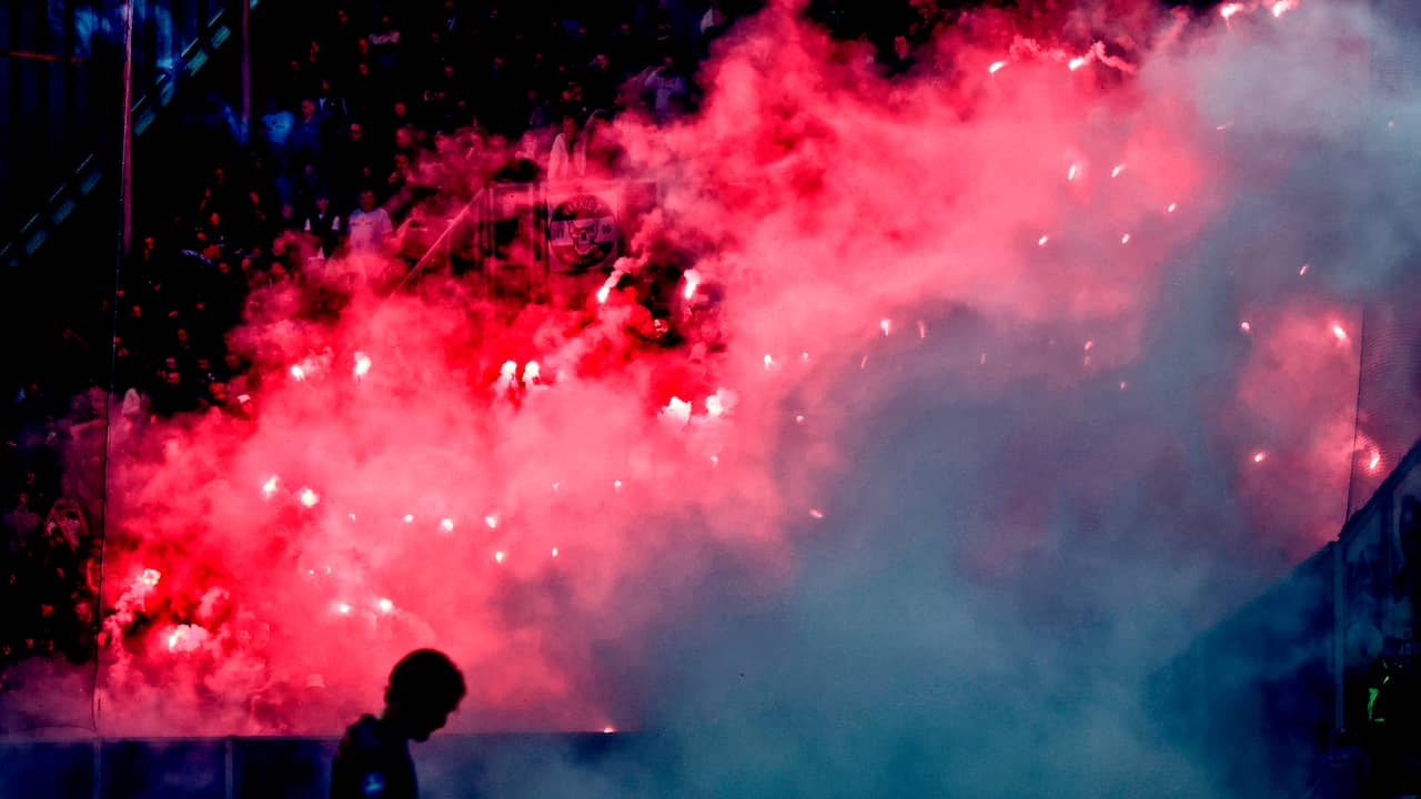Foto bij Slachtoffer van vuurwerkgeweld Feyenoord-fans heeft blijvende gehoorschade