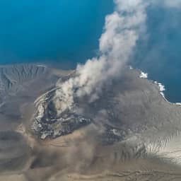 Luchthaven Jakarta weer open na verstoring door vulkaanuitbarsting Krakatau