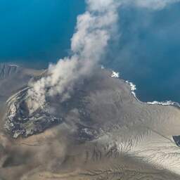 Vliegveld van Jakarta weer open na verstoring door vulkaanuitbarsting Krakatau
