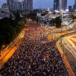 Video | Stoet van demonstranten in Tel Aviv: 'Maak einde aan oorlog'