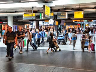 Wachtrijen in de hitte: noodkreet Griekse luchthavens om Europese grenscontrole