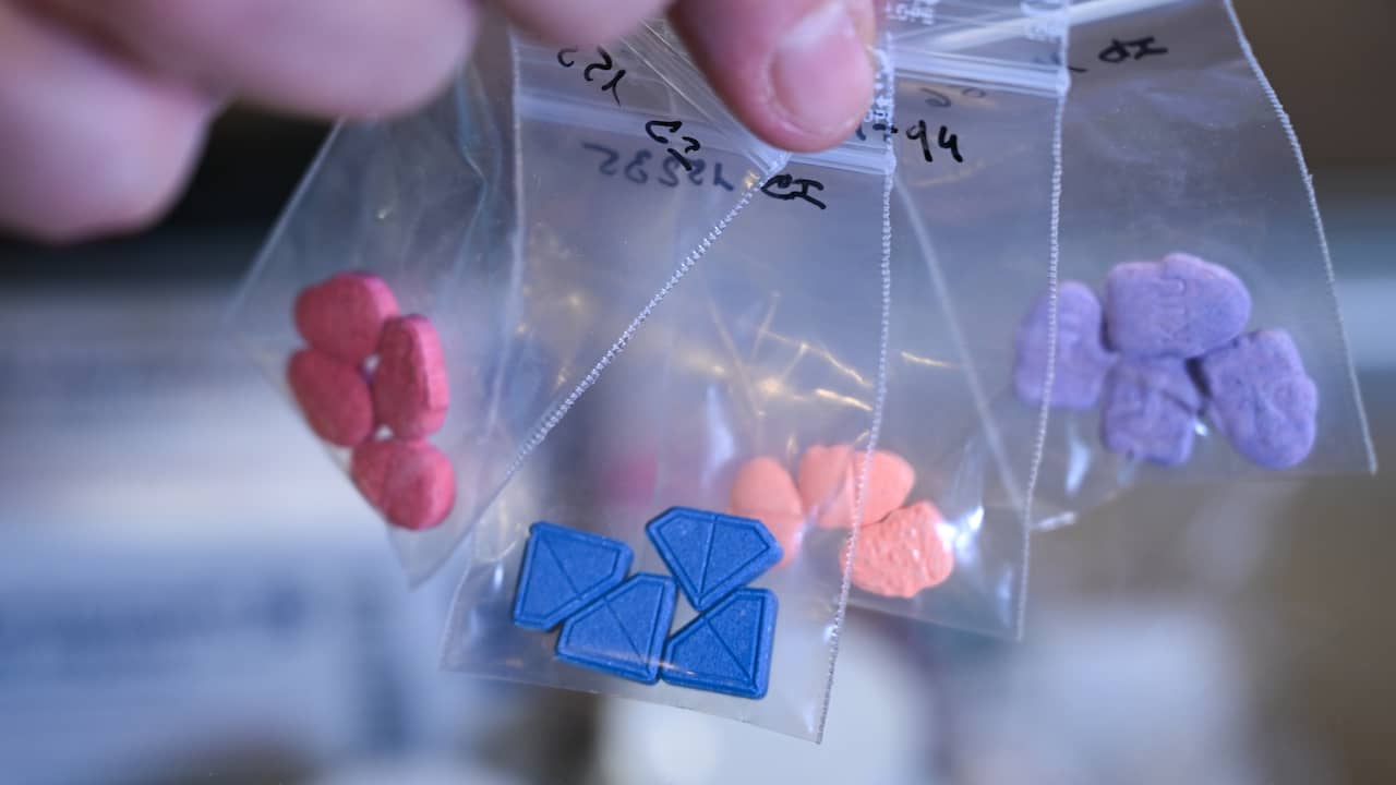 Zes mensen aangehouden voor handel in designerdrugs via webshop Powercaps