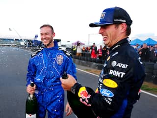 Verstappen genoot van ludieke kartrace: 'Maar bij de start maakte ik me zorgen'