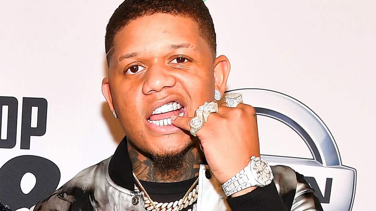 Amerikaanse rapper Yella Beezy (26) neergeschoten op snelweg | Muziek ...