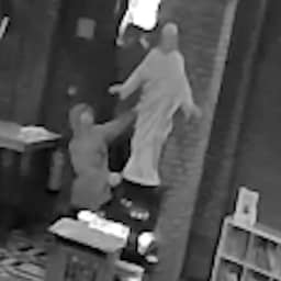 Video | Man met capuchon op gooit Jezusbeeld om in Utrechtse kerk