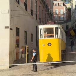 Video | Portugese hulpdiensten ruimen ravage in Lissabon op na tramongeluk