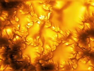 Nieuwe gedetailleerde beelden van de zon tonen onbekende kolkende beweging
