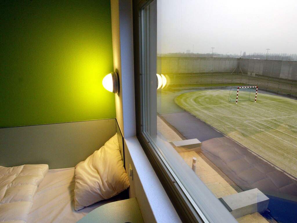 Medewerker jeugdinrichting ontslagen om seks met minderjarige gevangene