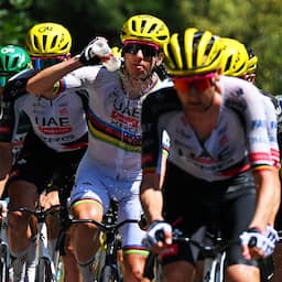 Live Tour | Flink uitgedund peloton nadert kopgroep in aanloop naar slotklim